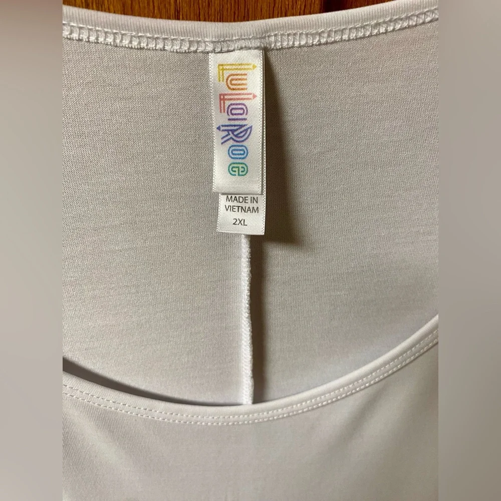 LuLaRoe “Perfect Tee” Top 
(Retired Style; no longer in production) - Picture 6 of 7